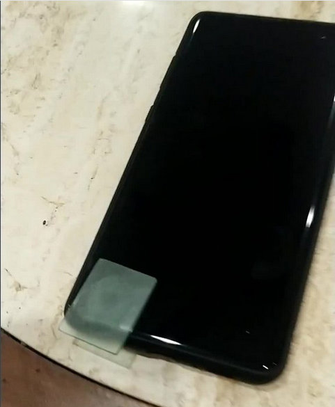  تم اختراق هاتف Samsung Galaxy S10. 