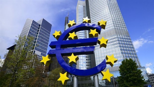 البنك المركزي الأوروبي يعطي اليورو دفعة للأمام