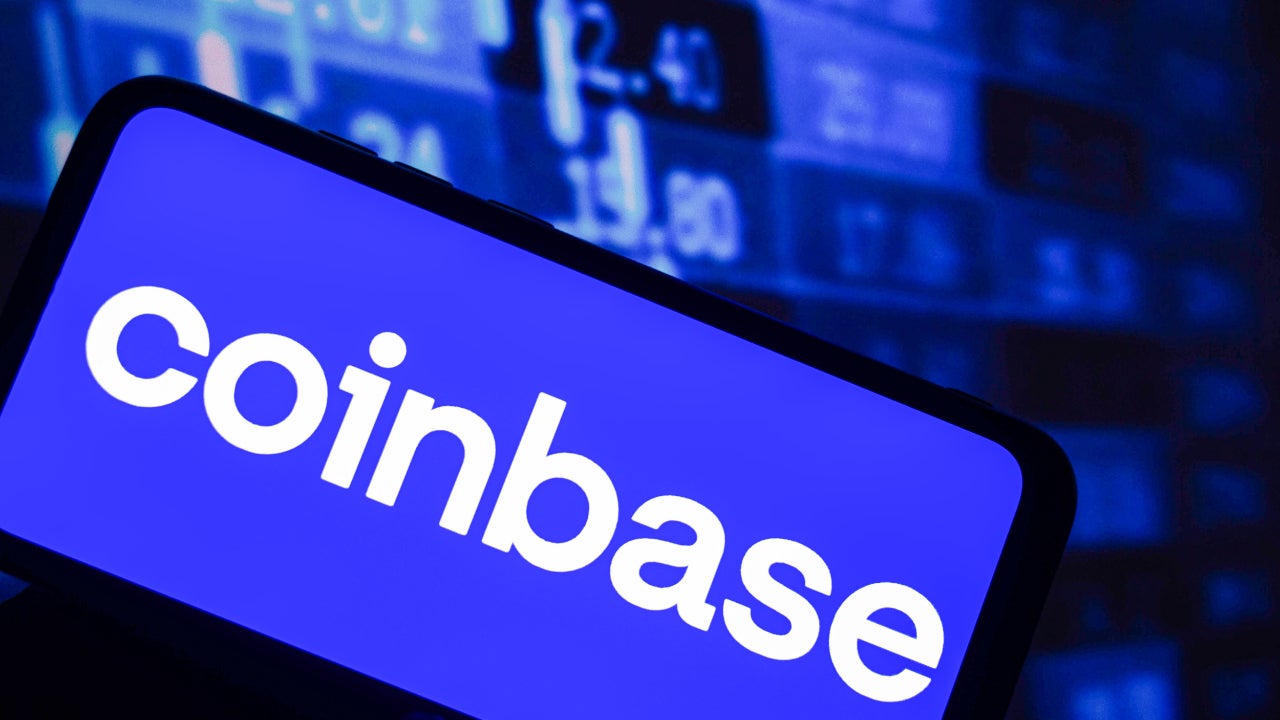 منصة Coinbase تتيح لعملائها إيداع رواتبهم مباشرة